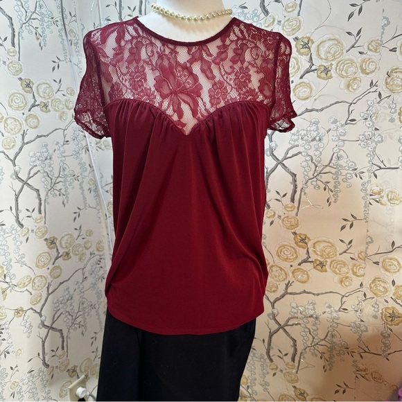 ❌SOLD❌Express Women's Size SP Lace Sweetheart Neckline Short Sleeves Round Neck - Picture 1 of 8